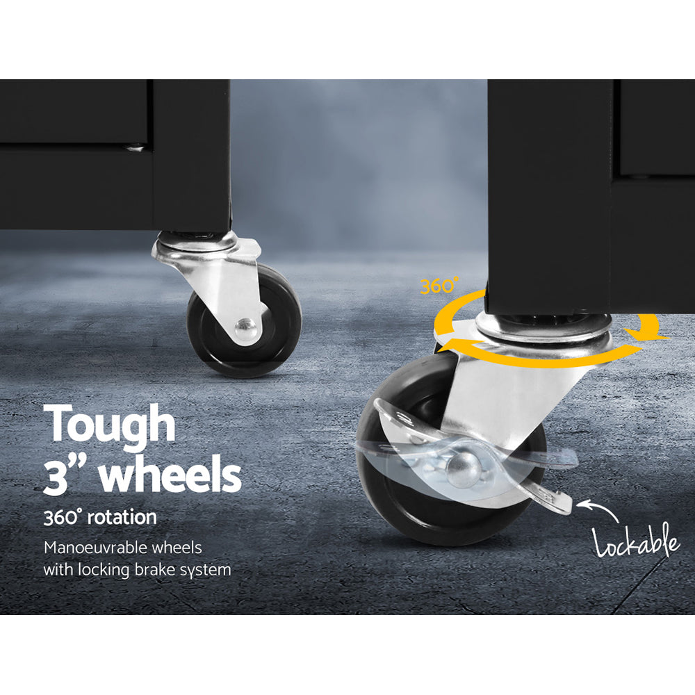 Lockable castor wheels on the tool trolley