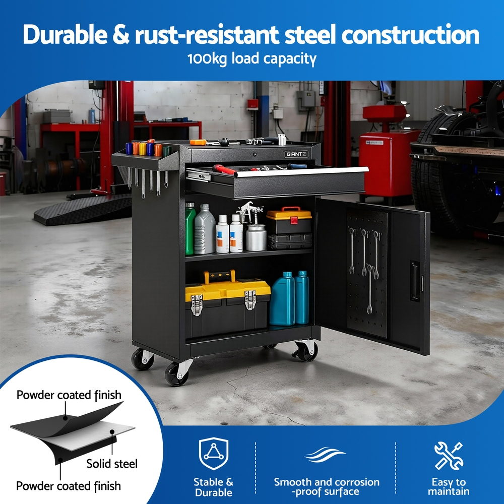 Lockable casters on the tool trolley