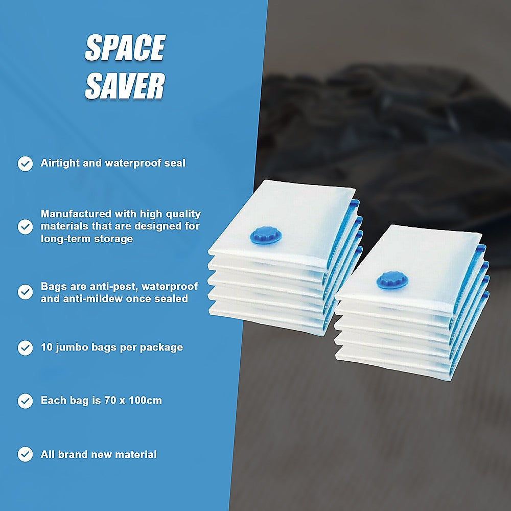 Sealed vacuum storage bag with quilt inside